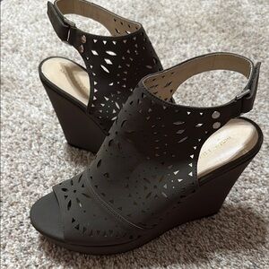 Marc Fisher Women's Harlea Wedge Sandal